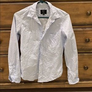 Frank & Eileen top xs.  White with pretty flowers